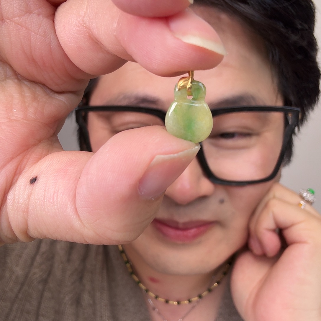 翡翠18K金镶嵌颈饰一件