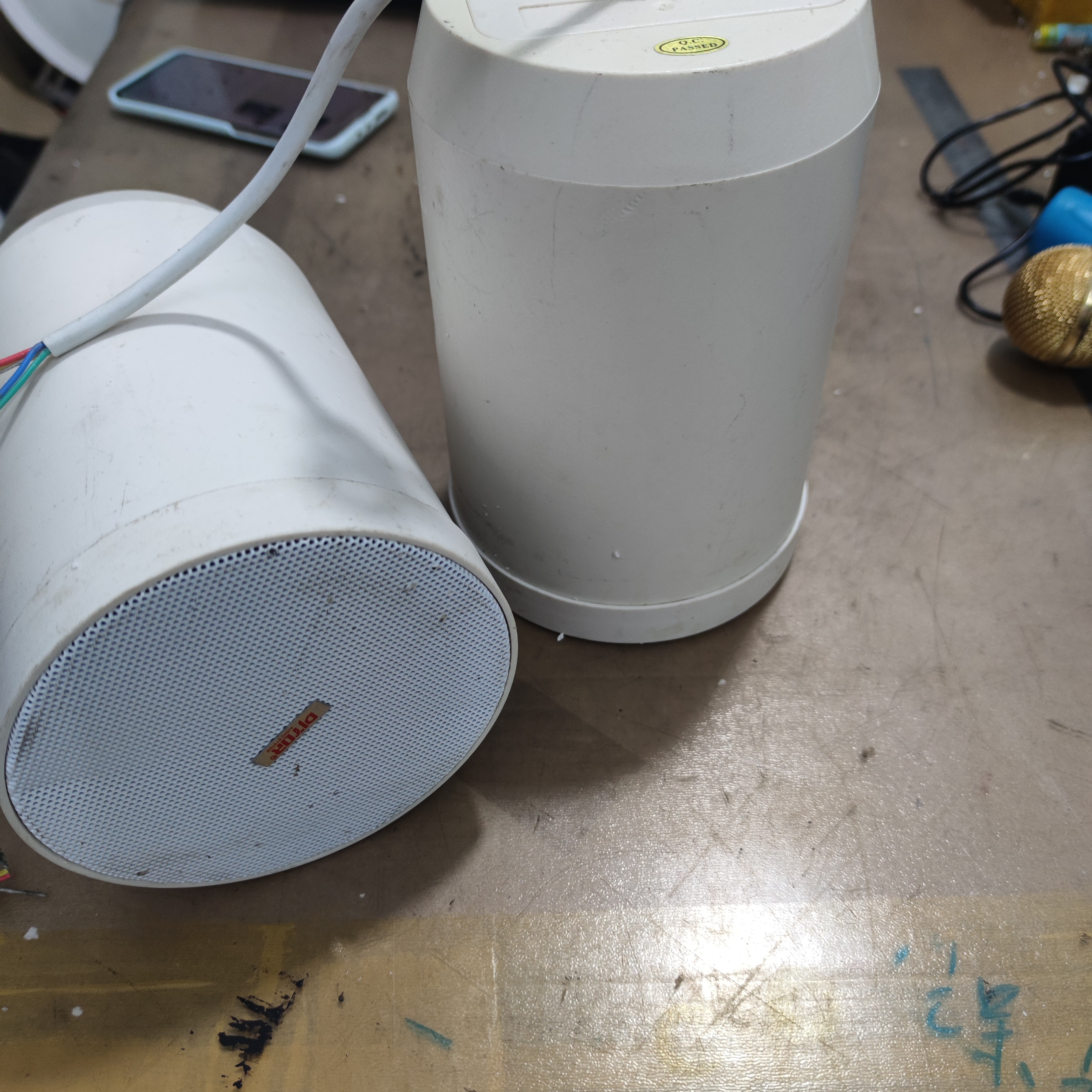 8新  二手吸顶音响一对，不包邮费。