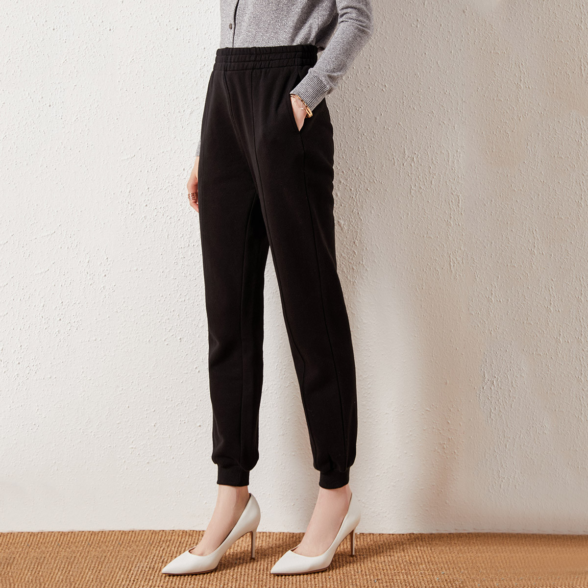 早春季时尚纯棉松紧束脚运动卫裤女纯色显瘦休闲长裤23SZK9785HS