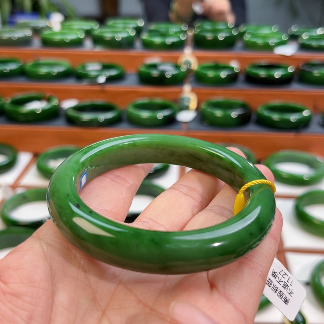 未镶嵌手镯和田玉（碧玉）