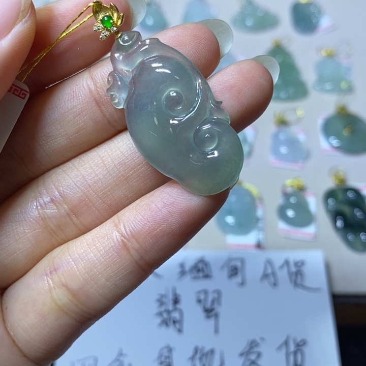 翡翠18K金镶嵌颈饰
