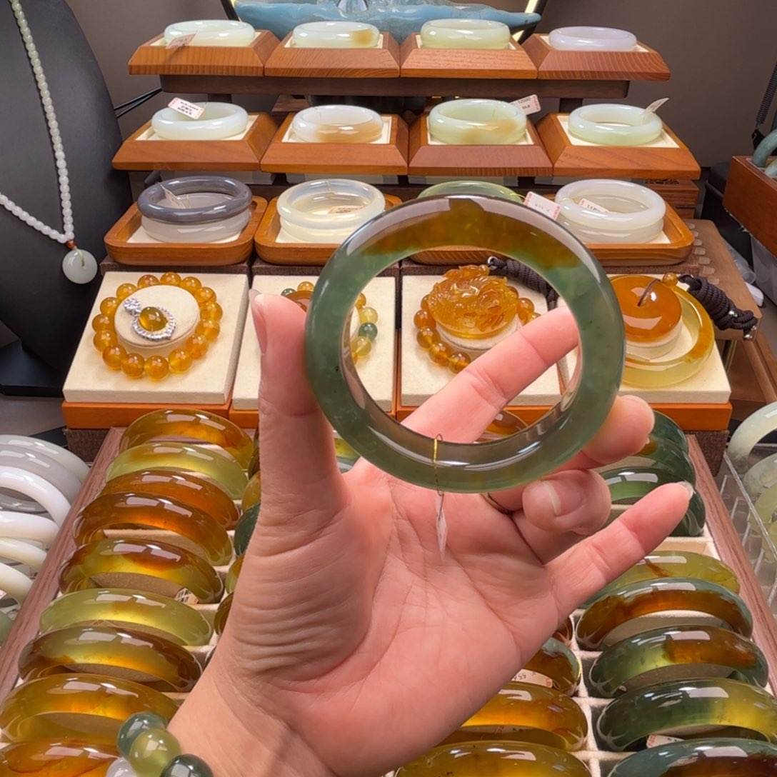 蛇纹石玉未镶嵌手镯54