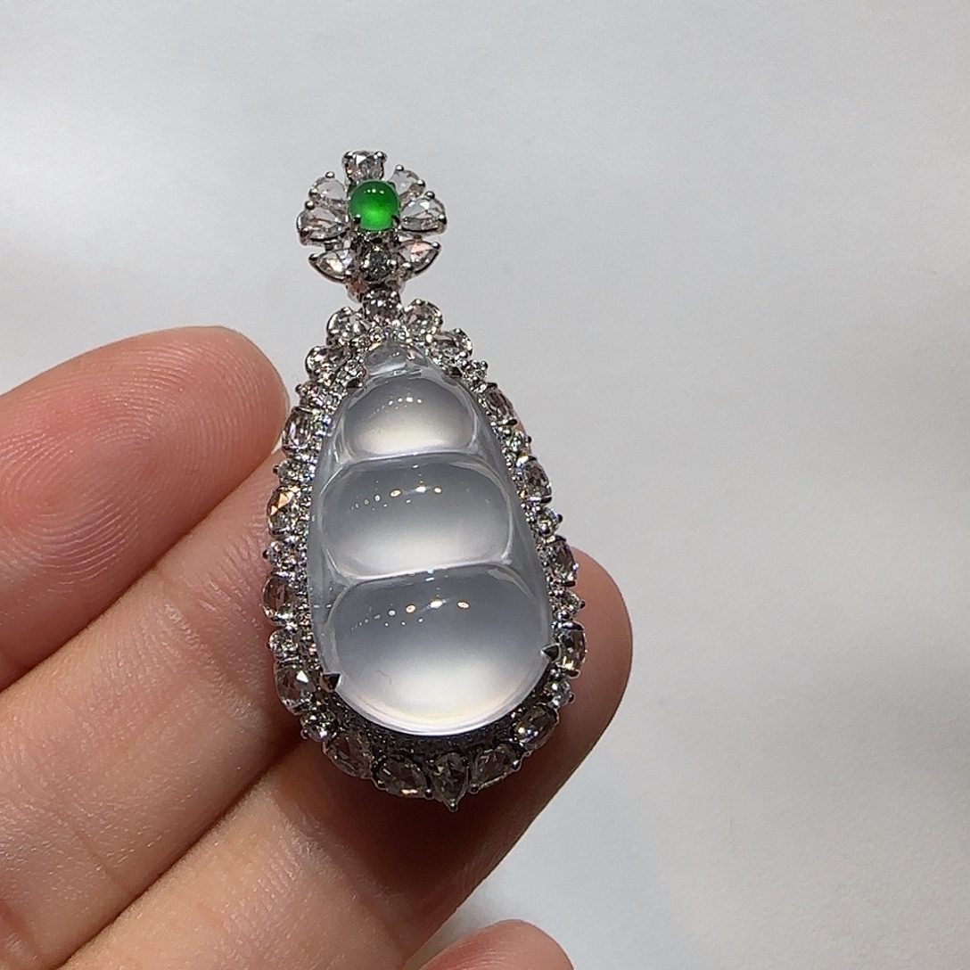 翡翠18K金镶嵌吊坠(不含链)福豆