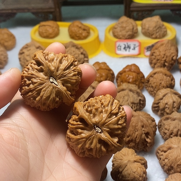 文玩核桃把件水龙纹42.5尺有修