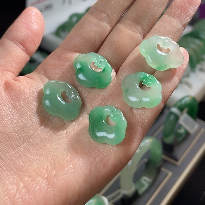 石英质玉未镶嵌颈饰