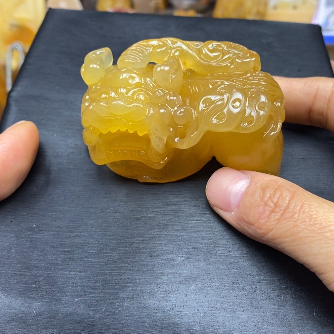 石英质玉（黄龙玉）颈饰未镶嵌