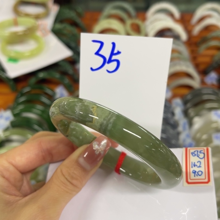 和田玉未镶嵌手镯