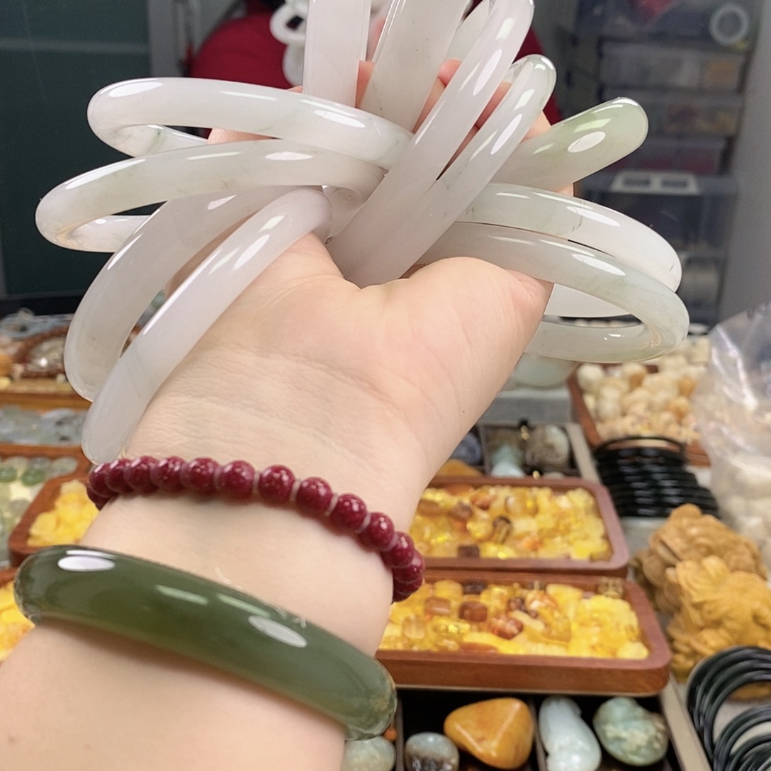 石英质玉手镯未镶嵌