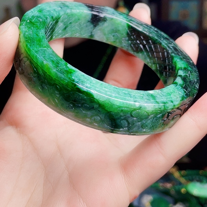 翡翠未镶嵌颈饰多样性58.4