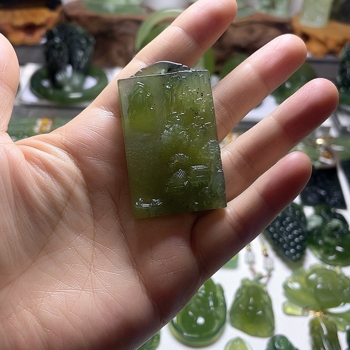 蛇纹石玉颈饰未镶嵌