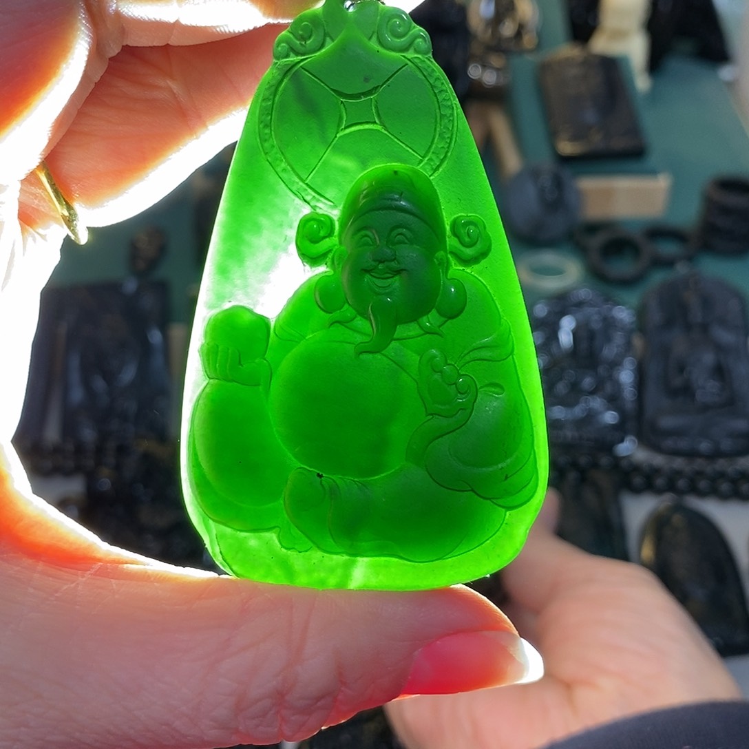 蛇纹石玉颈饰未镶嵌