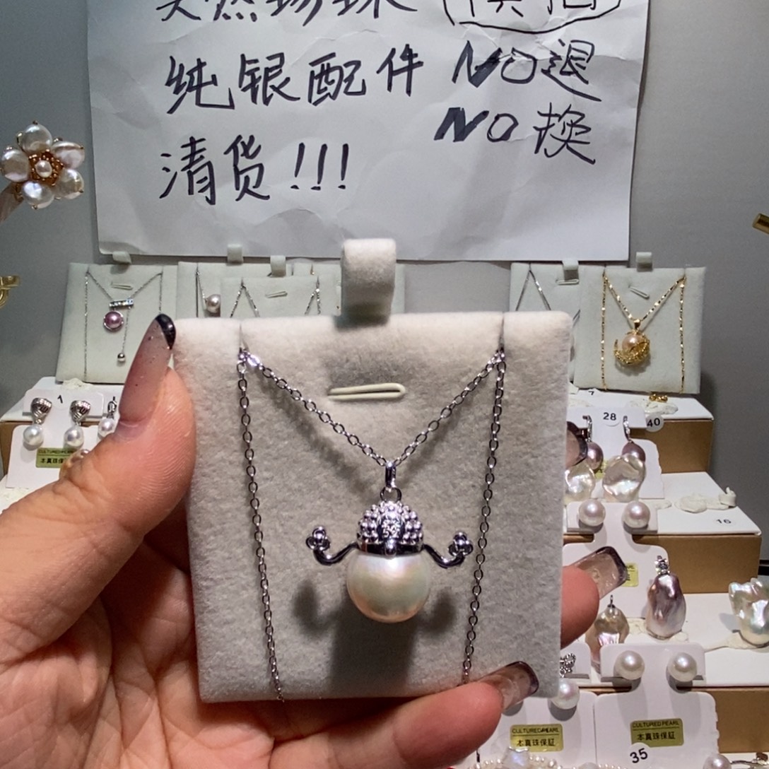 吱****颈饰银S925镶嵌淡水珍珠极光财神发财吊坠