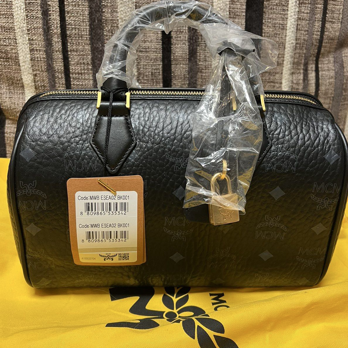 99新 MCM 方姐 / MCM黑色 小号 金锁波士顿斜挎包FM1209