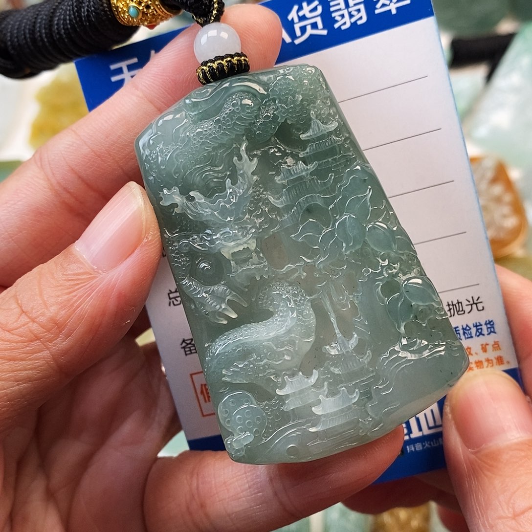 翡翠未镶嵌颈饰山水龙牌