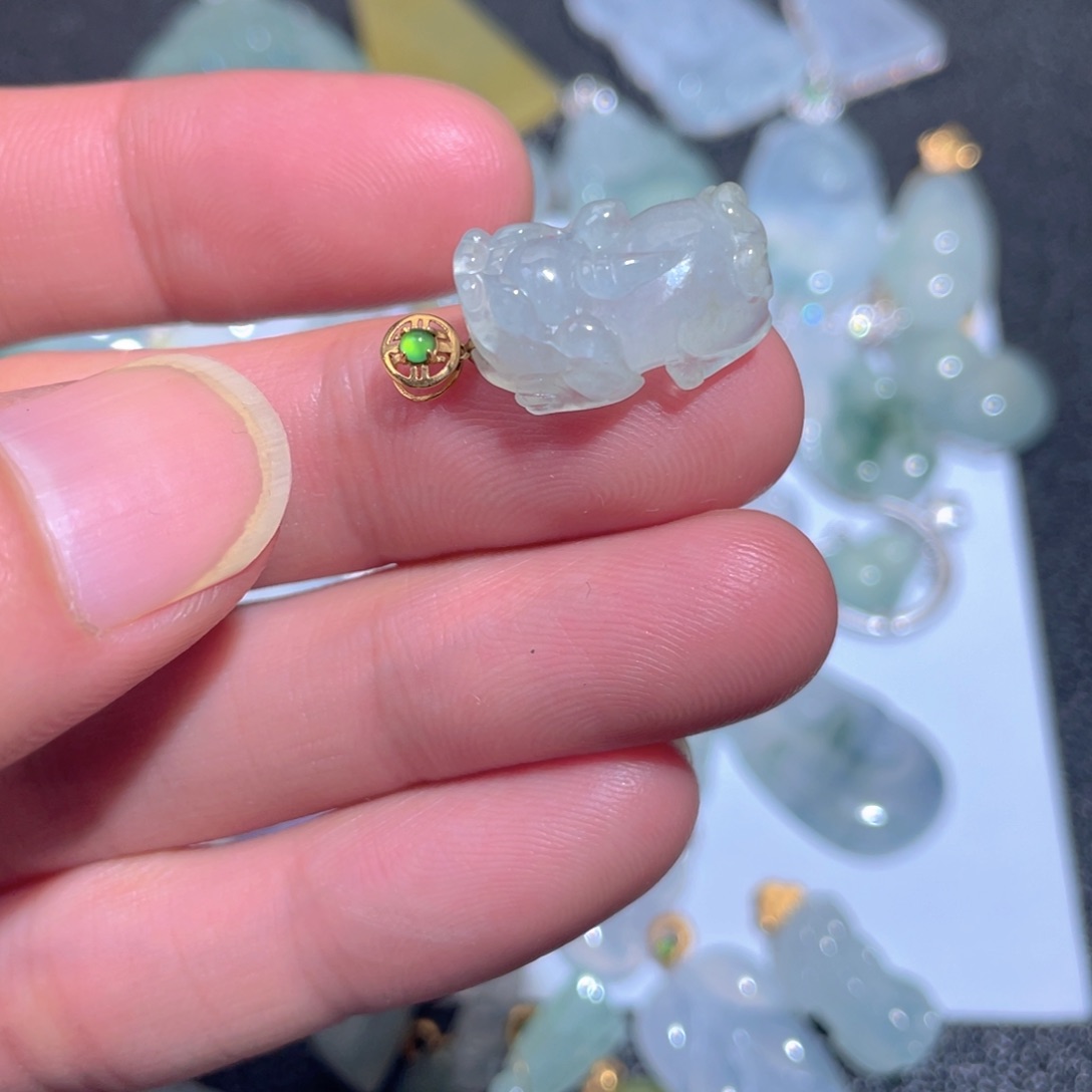 翡翠颈饰18K金镶嵌翡翠