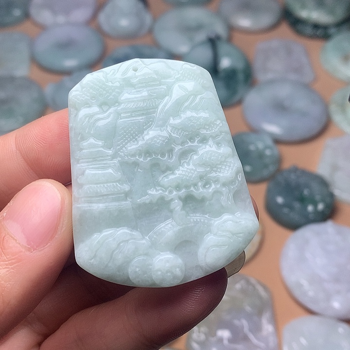 翡翠未镶嵌颈饰山水牌