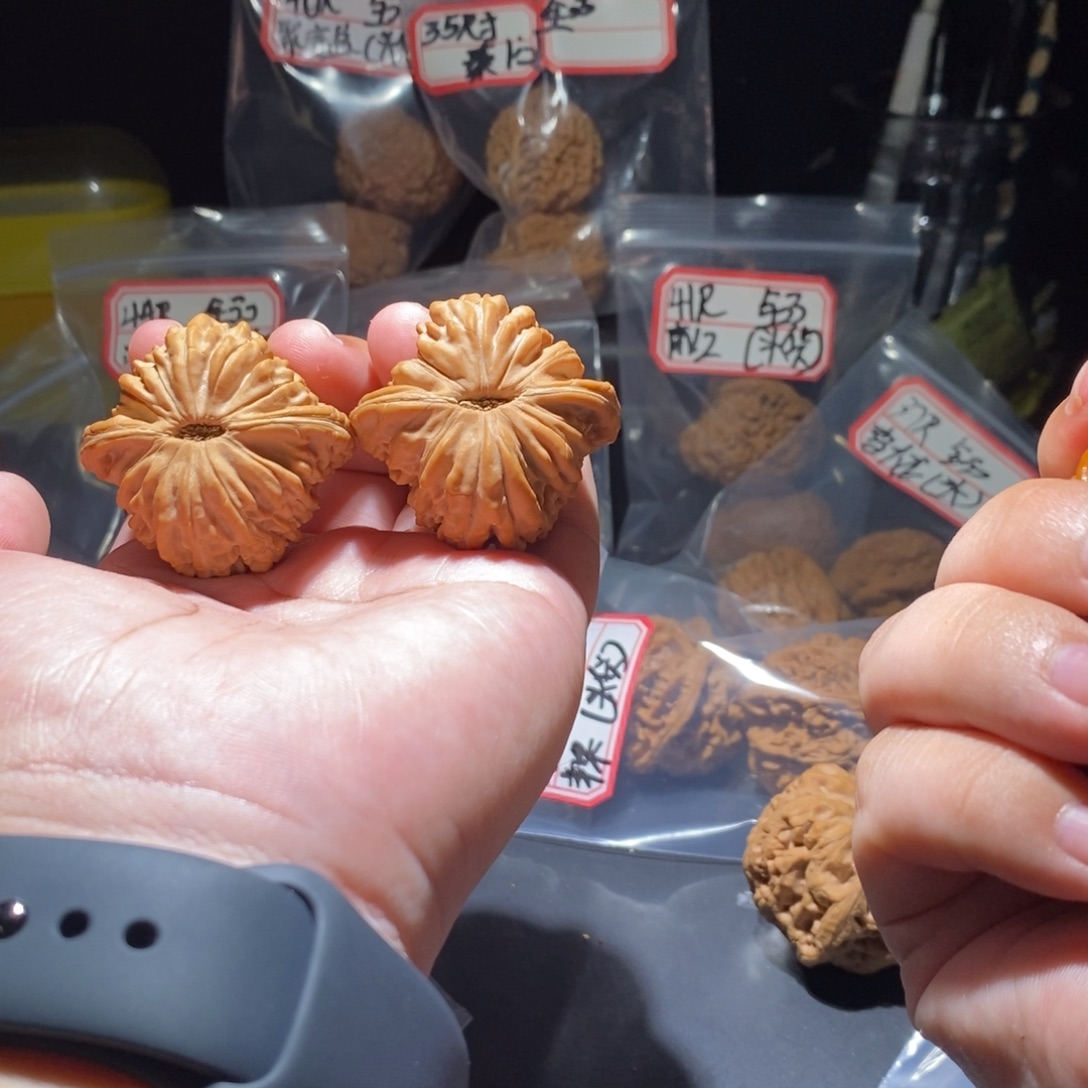 哟***哟吊坠文玩核桃42全品楼