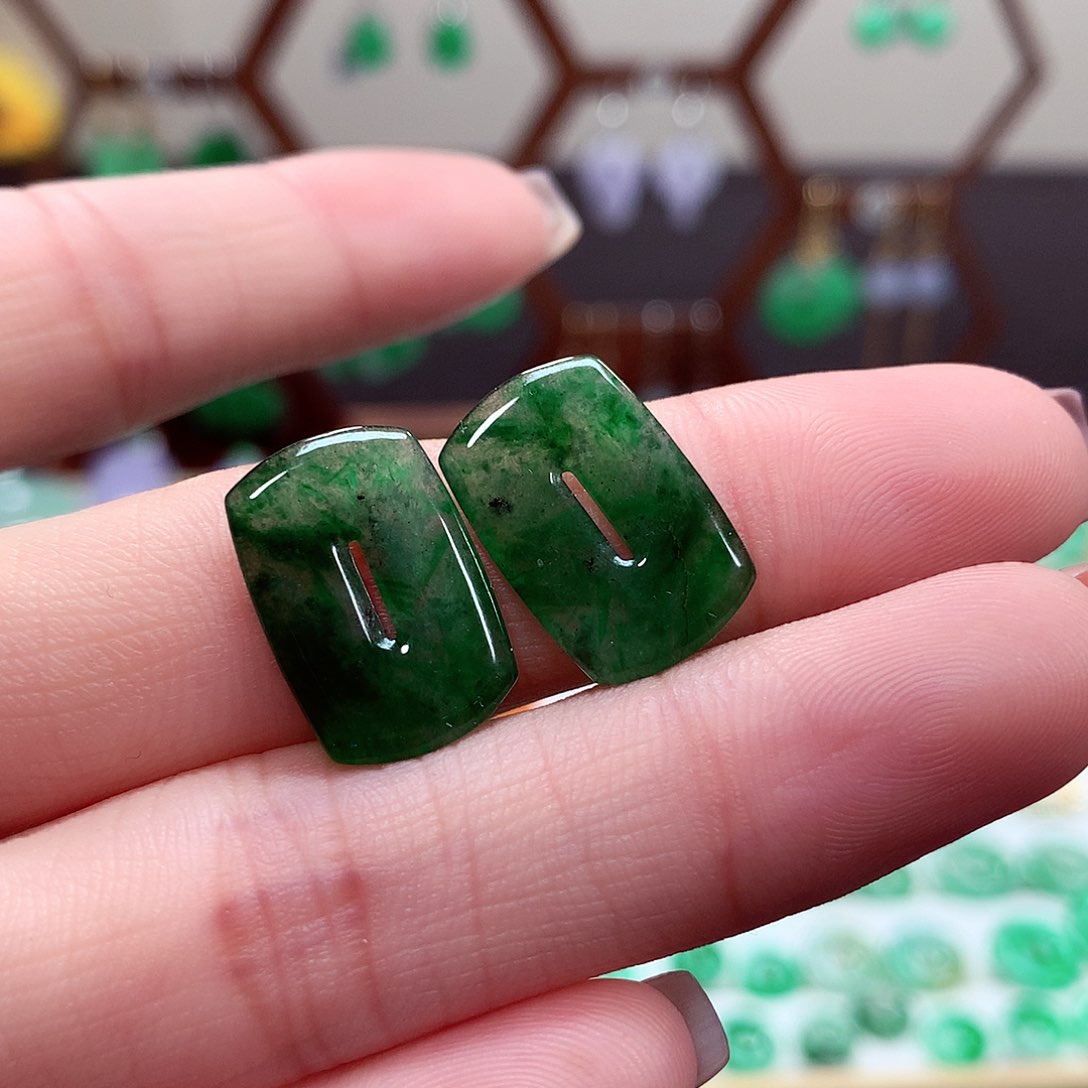 翡翠耳饰未镶嵌天然翡翠