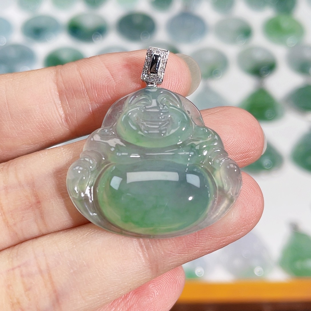 颈饰18K金镶嵌翡翠吊坠