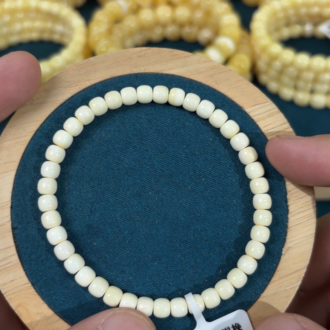 琥珀未镶嵌裸石1150000000