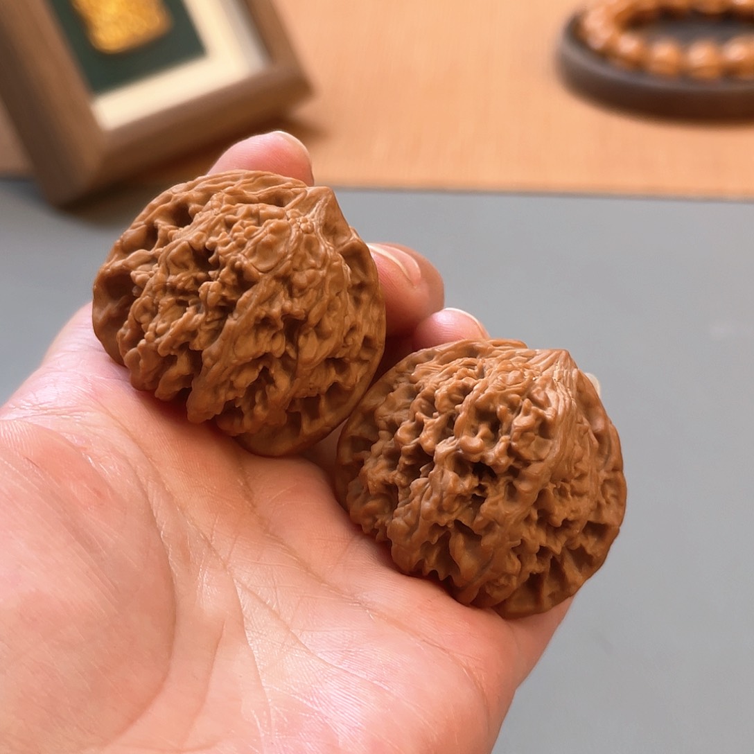 桃核把件43×39尺全品白茬满天星XM1039