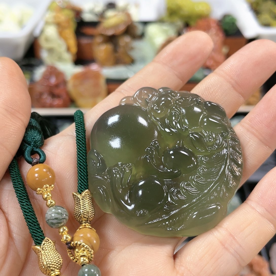 蛇纹石玉颈饰未镶嵌