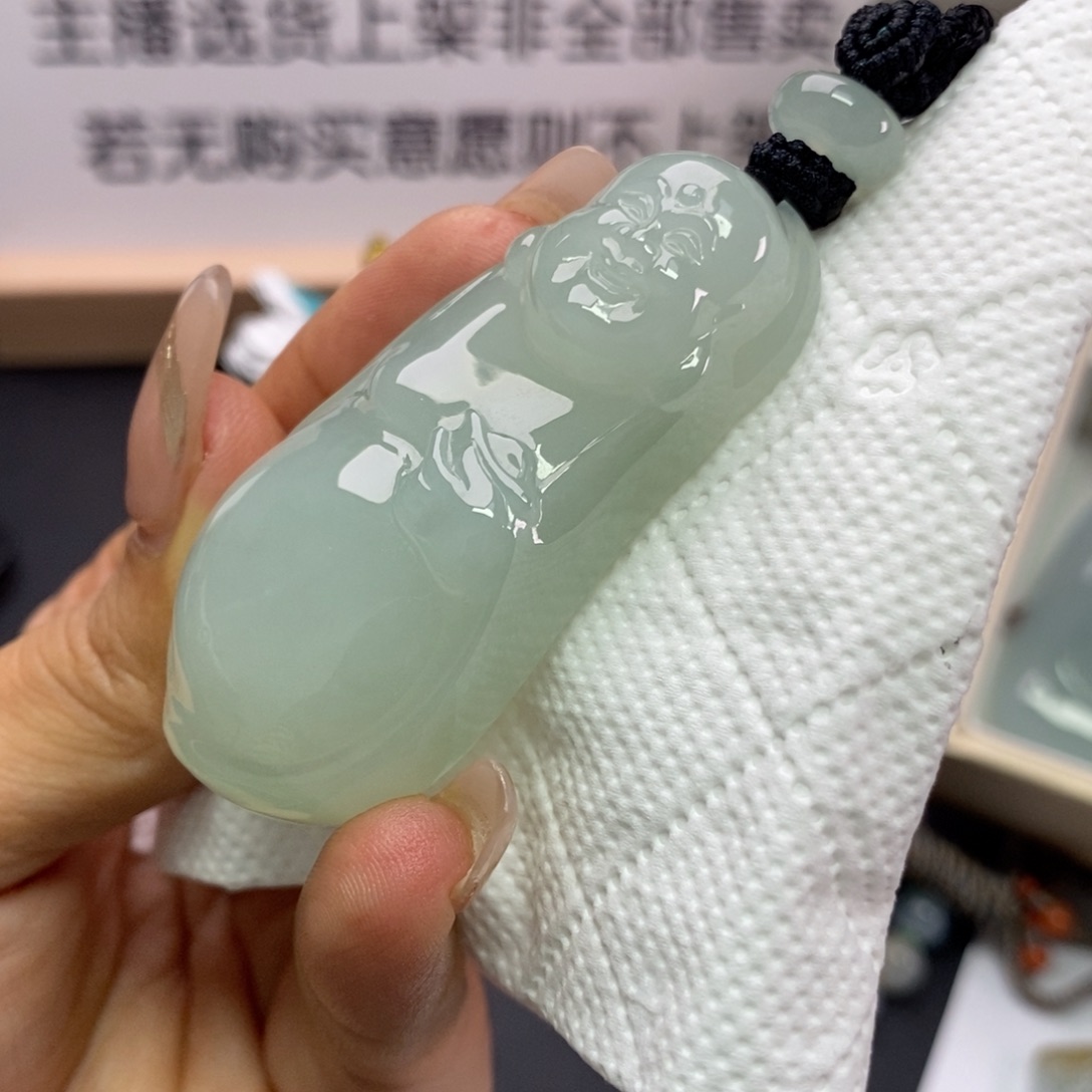 翡翠挂件未镶嵌翡翠