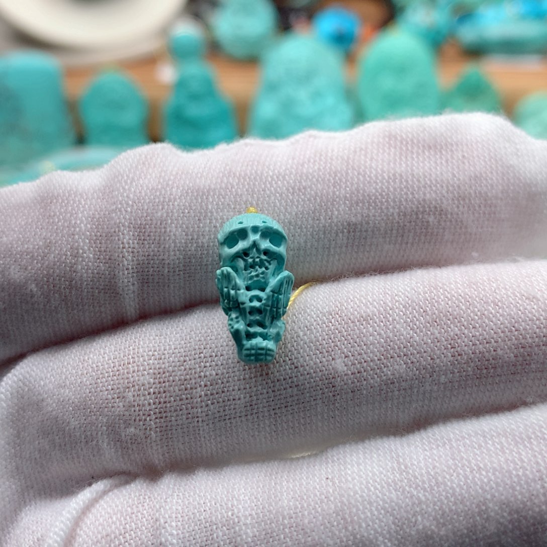 绿松石颈饰未镶嵌