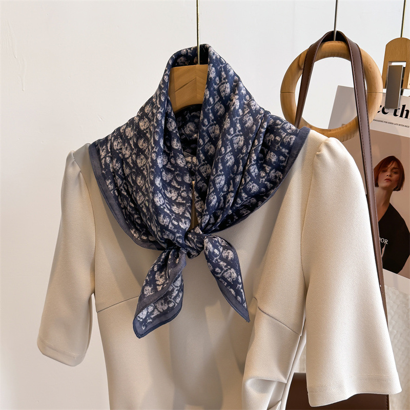 70cm丝巾不起球薄款围巾字母简约夏季韩版小方巾女士百搭春秋领巾