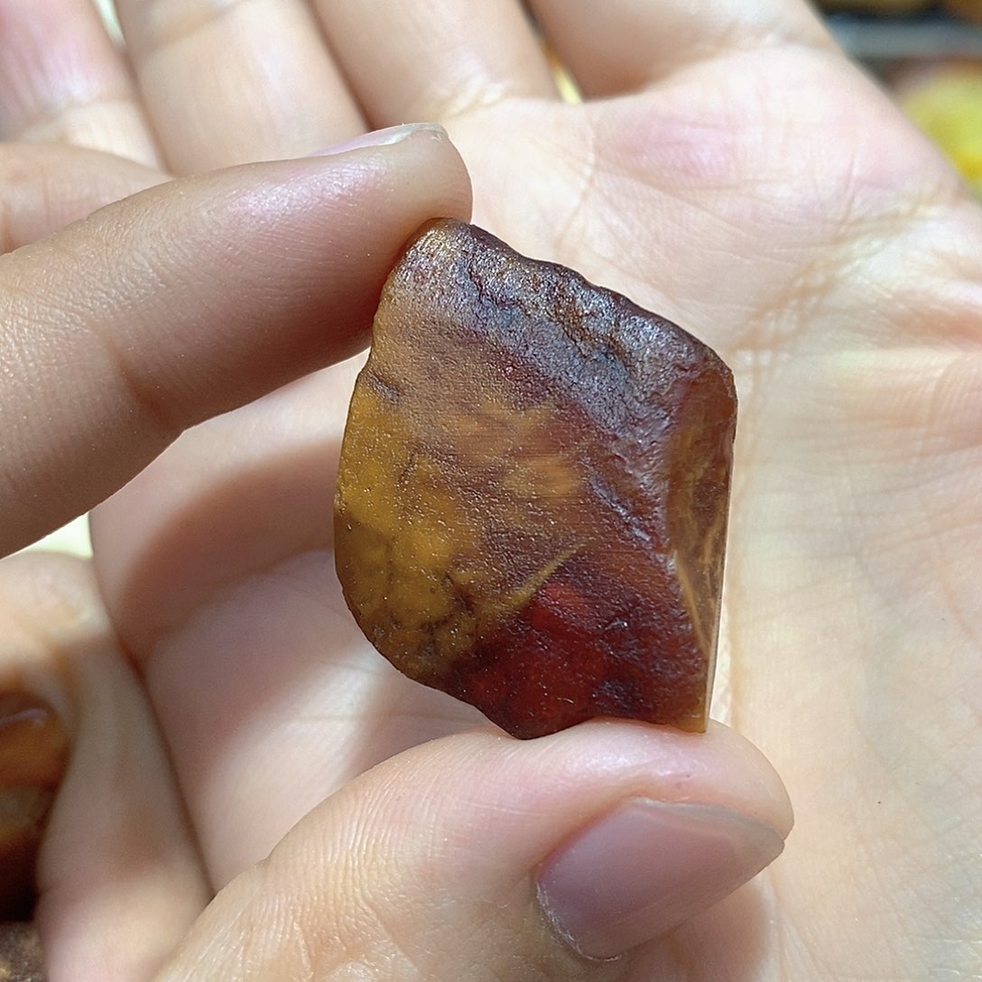 未镶嵌颈饰琥珀蜜蜡原石