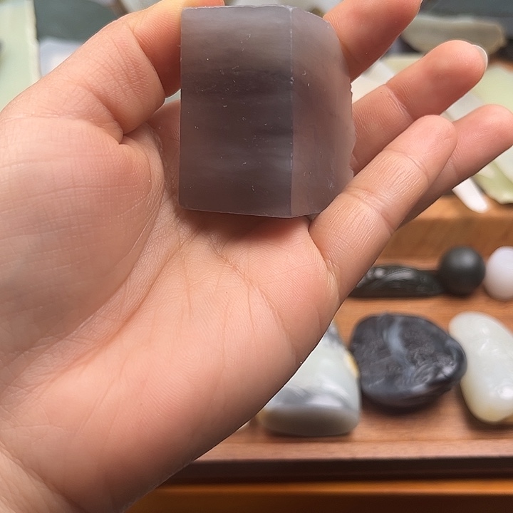 和田玉未镶嵌把件