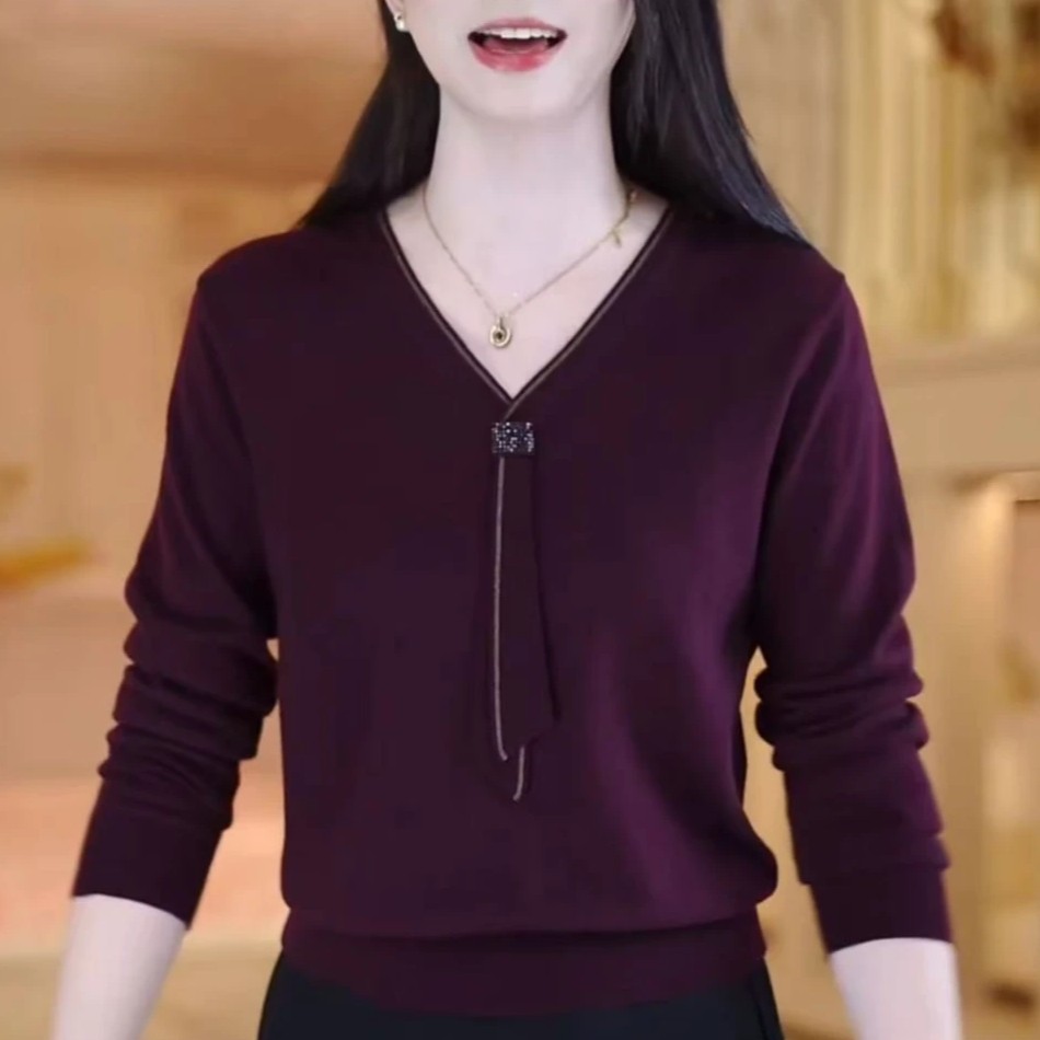 女烫钻显瘦衫纯色显瘦时尚薄款常规款V领针织衫