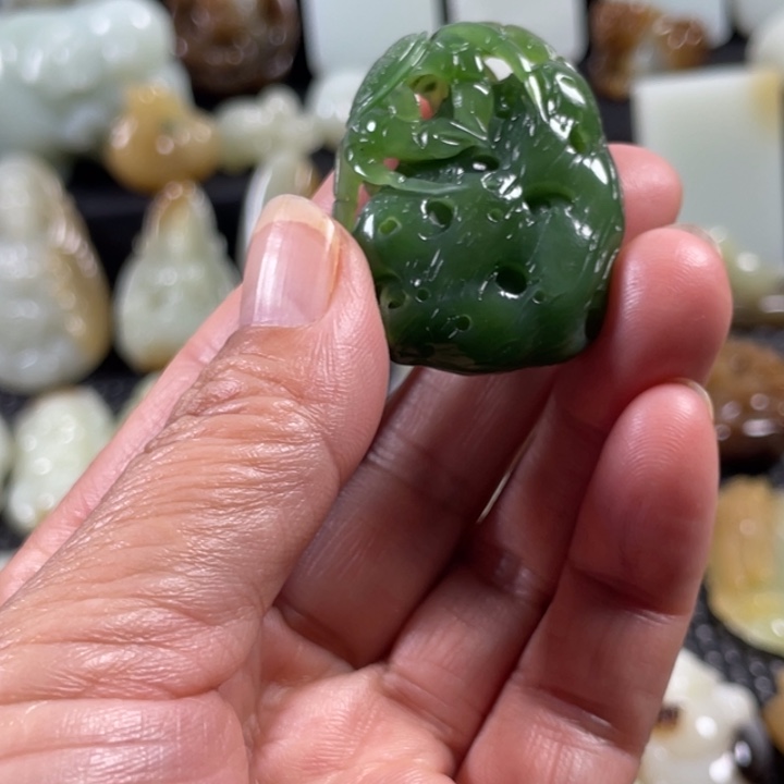 阿***验和田玉未镶嵌颈饰