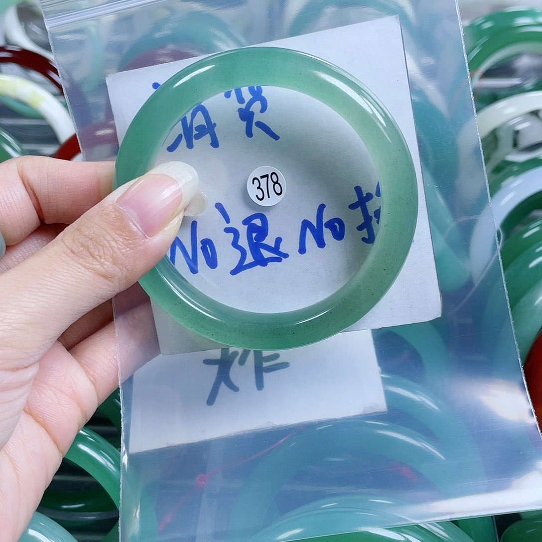 【闪购商品】石英质玉手镯未镶嵌55