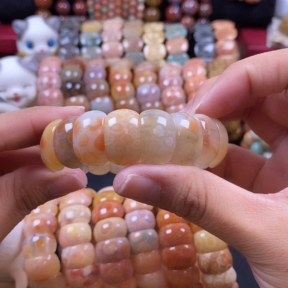 小***牛未镶嵌手牌硅化珊瑚（珊瑚玉）