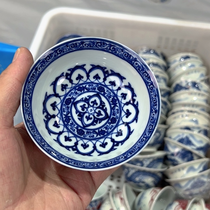 瓷片白青花宝相普洱杯