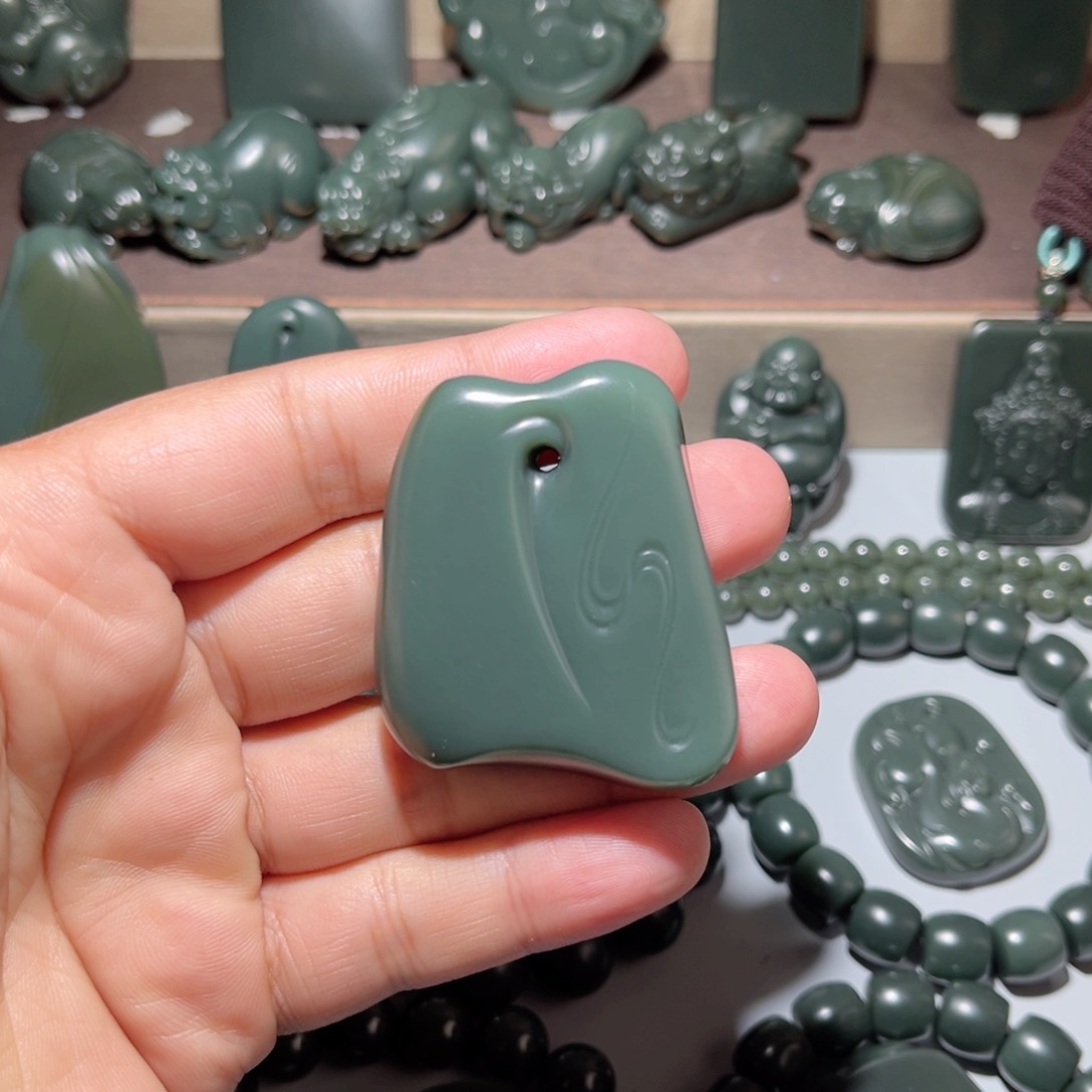 和田玉颈饰未镶嵌