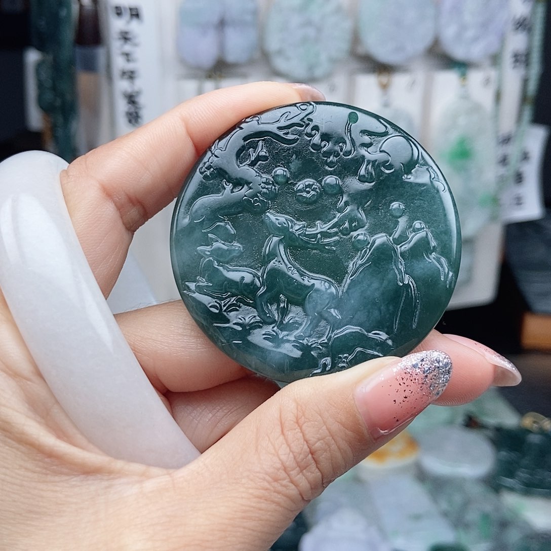 翡翠颈饰未镶嵌翡翠