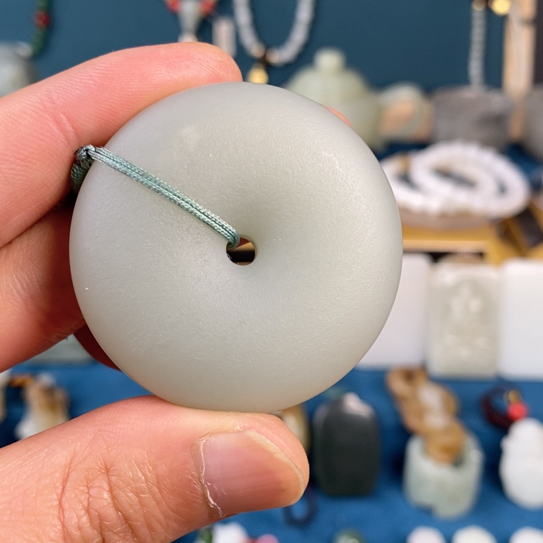 和田玉颈饰未镶嵌白**欢