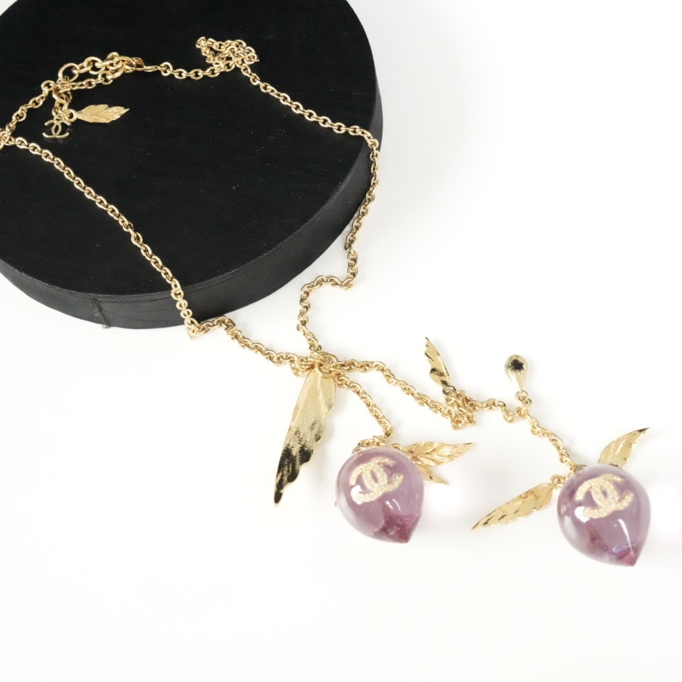 Chanel 紫色琉璃吊坠叶片项链