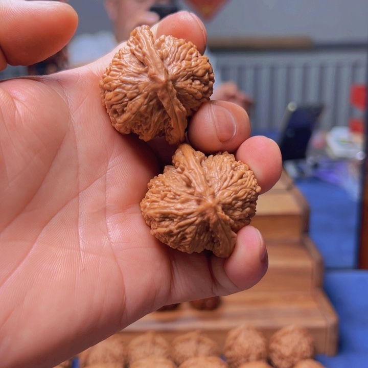 把件文玩核桃鹰****?莲花虎头