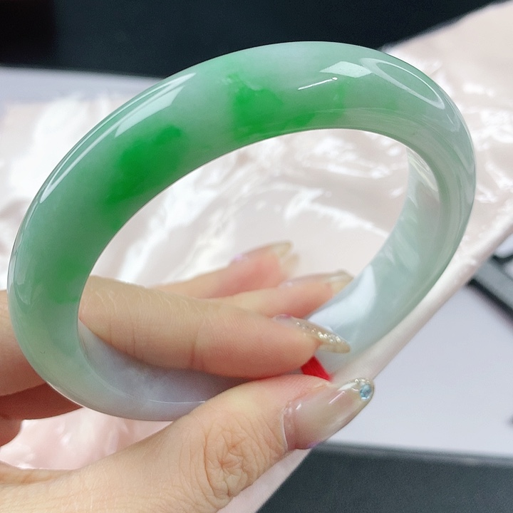 未镶嵌手镯翡翠，050