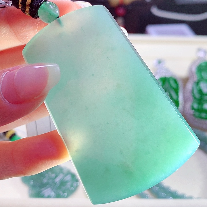 翡翠颈饰未镶嵌天然