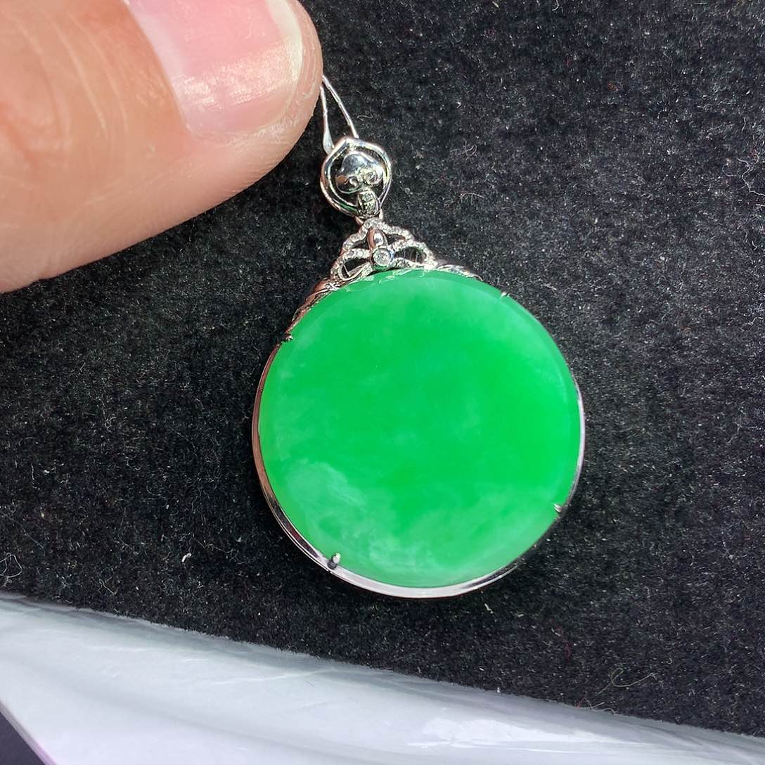 翡翠吊坠(赠链)18K金镶嵌