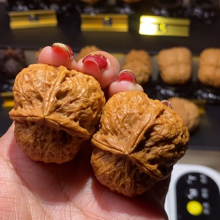 文玩核桃把件虎头奔三棱37尺
