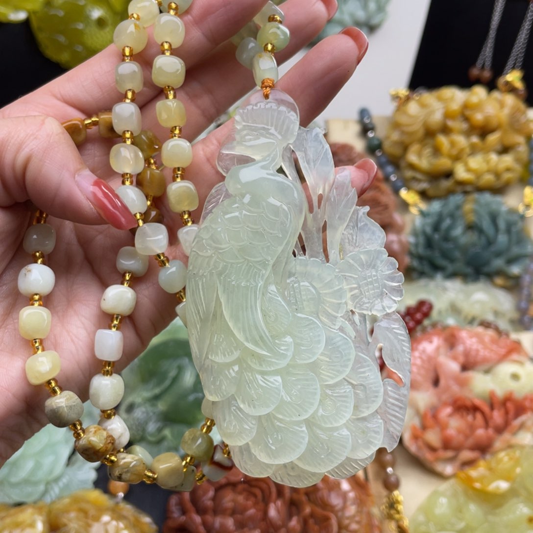 未镶嵌蛇纹石玉颈饰