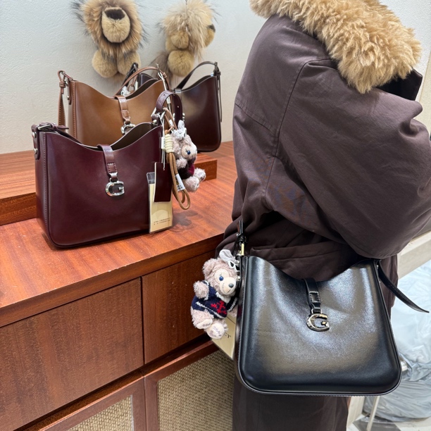 【偲偲家专属】轻奢时尚百搭潮流女士包包新款油蜡亮皮真皮带挂件