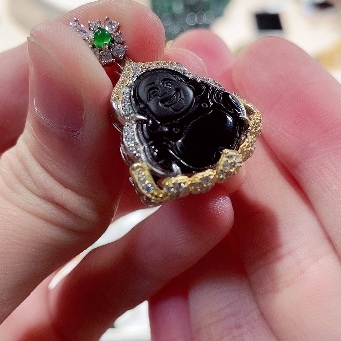 翡翠颈饰未镶嵌翡翠z