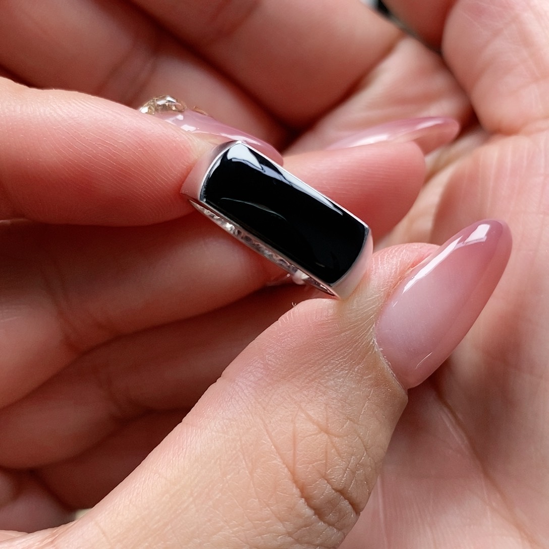 翡翠戒指18K金镶嵌墨翠