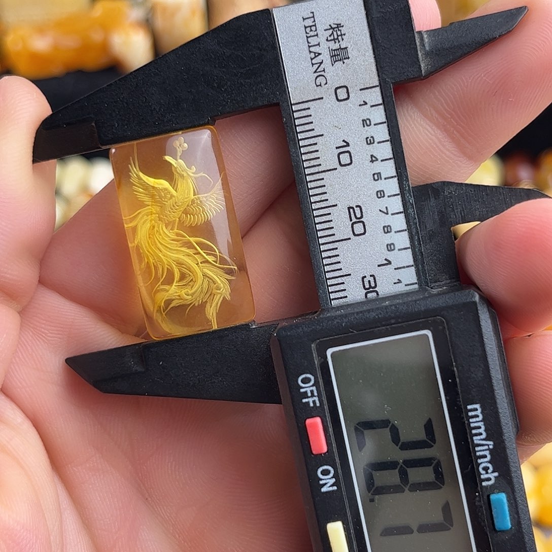 蜜蜡未镶嵌珠宝奇石